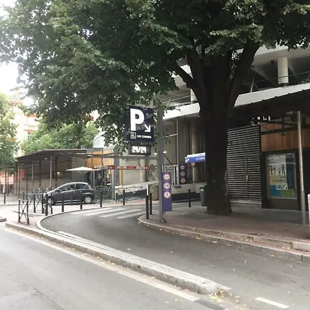 アパート Quartier Les Carmes A Logement Jusqu'a 6 Personnes-parking Et Petit Dejeuner Inclus トゥールーズ