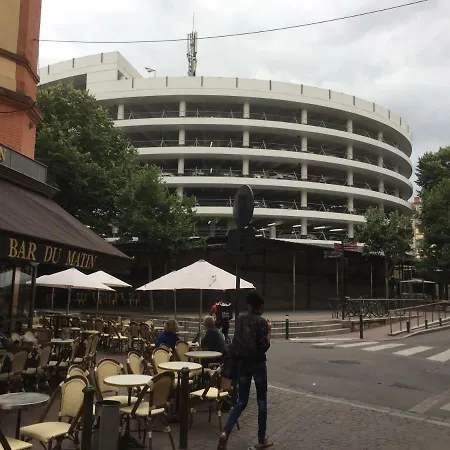 Quartier Les Carmes A Logement Jusqu'a 6 Personnes-parking Et Petit Dejeuner Inclus アパート *