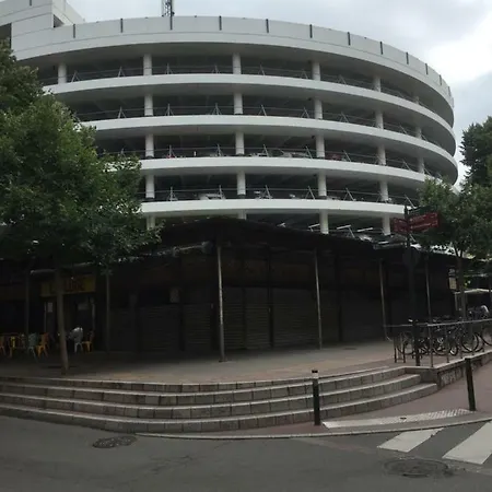 Quartier Les Carmes A Logement Jusqu'a 6 Personnes-parking Et Petit Dejeuner Inclus アパート